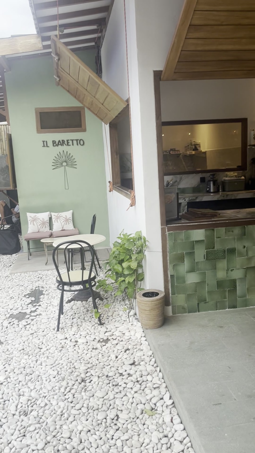 Il Baretto, beside the court.