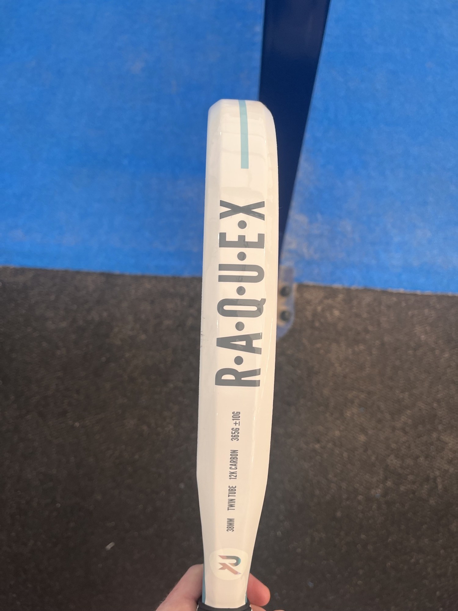 Edge of the Raquex Excel reading 38mm twin tube 12k carbon