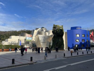 The Guggenheim plaza with the museum, Jeff Koons' flower Puppy and a blue building