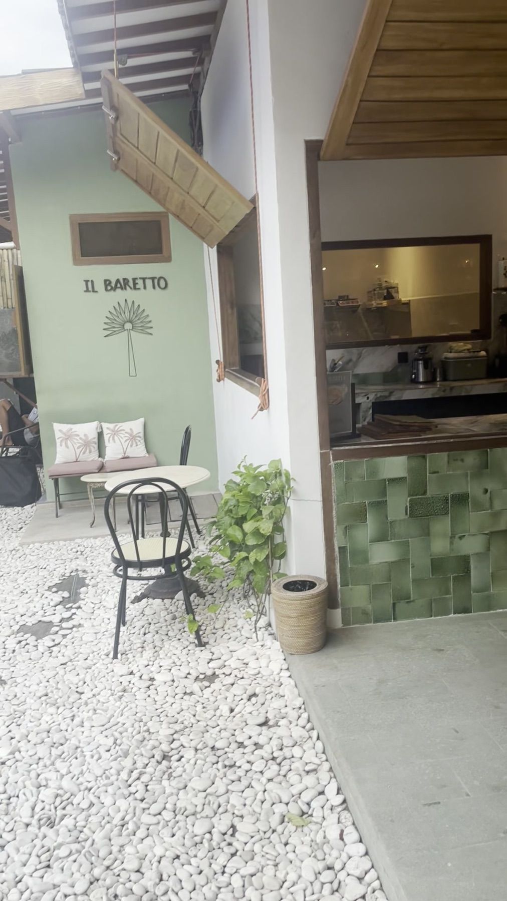 Il Baretto, beside the court.